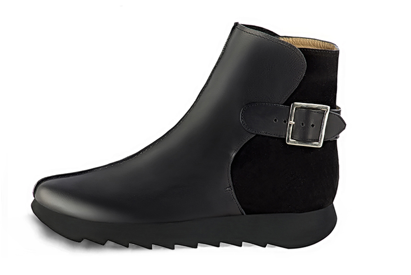 Satin black women's ankle boots with buckles at the back. Round toe. Low rubber soles. Profile view - Florence KOOIJMAN